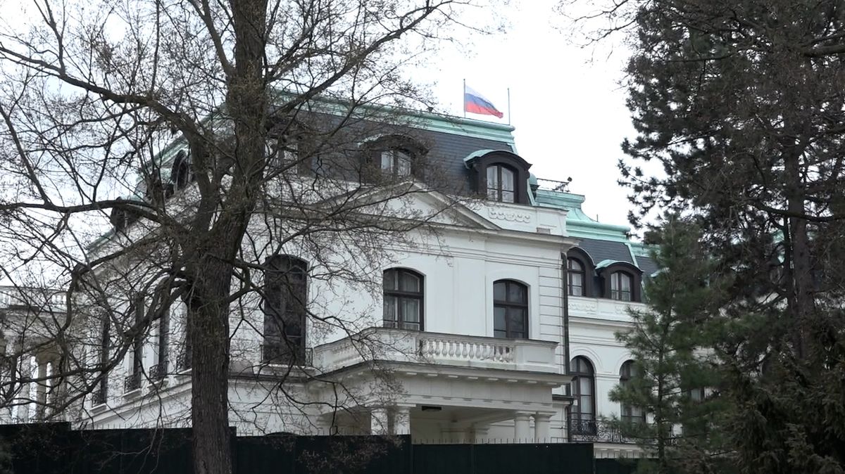 Naše děti jsou rukojmími vašeho chování, útočí na Česko ruské velvyslanectví